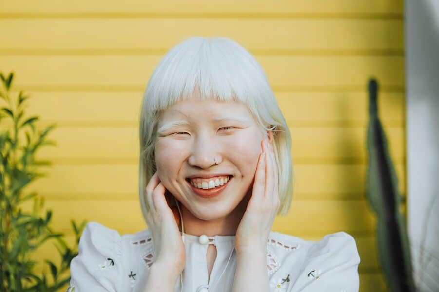 albino girl listening to her favorite music