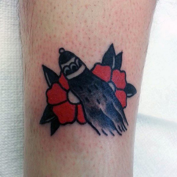 Amazing Mens Old School Traditional Rabbit Foot With Red Flowers Tattoo Designs