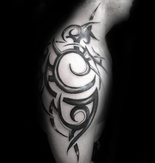 Arm And Shoulder Tattoo Of Tribal Design On Man