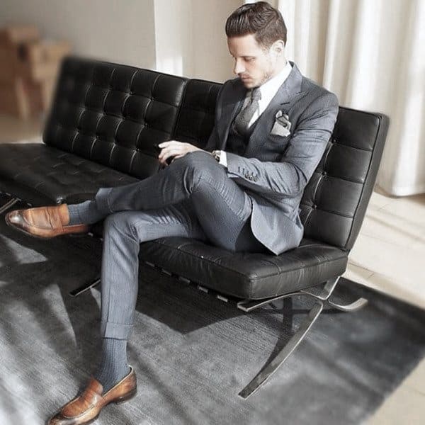 Awesome Navy Blue Suit Styles For Men With Brown Leather Dress Shoes