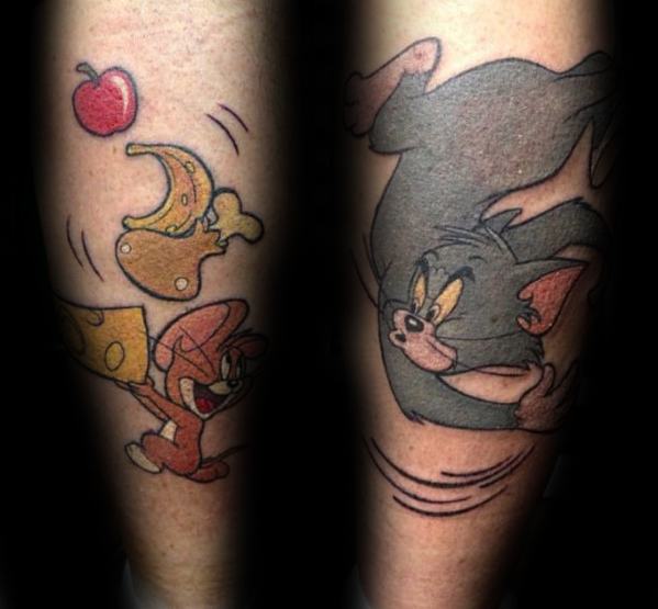 Split tattoo of Jerry holding cheese and fruit on one leg and Tom chasing on the other, in a colorful cartoon style.