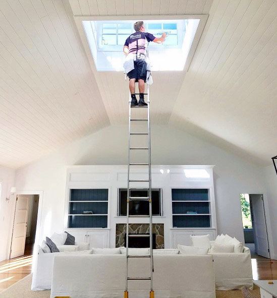 Awesome Vaulted Ceiling Ideas With Center Skylight