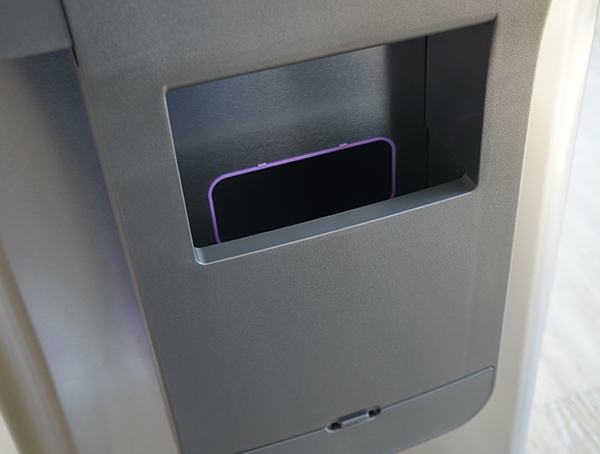 Back Of Liner Pocket On Simple Human 58 Liter Rectangular Trash Cans