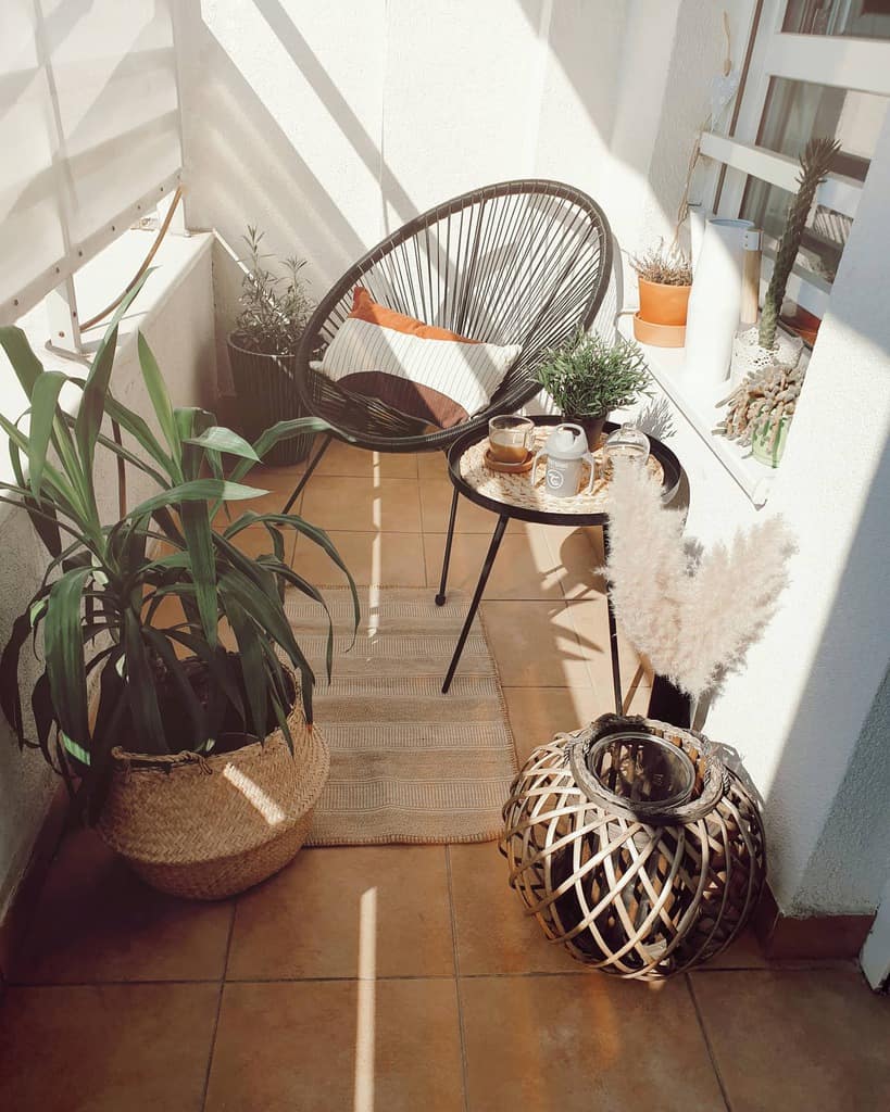 small balcony patio with privacy shade 