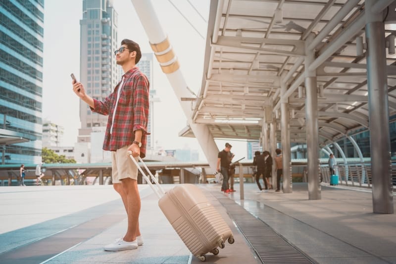 be-aware-when-solo-travel