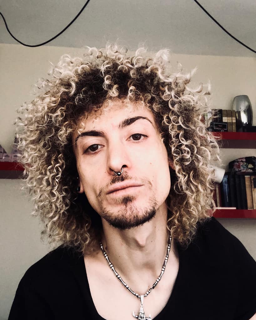 Casual curly hairstyle with flowing beachy curls