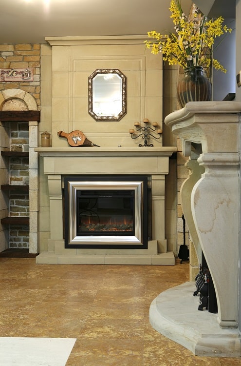 beautiful simple mantel decor