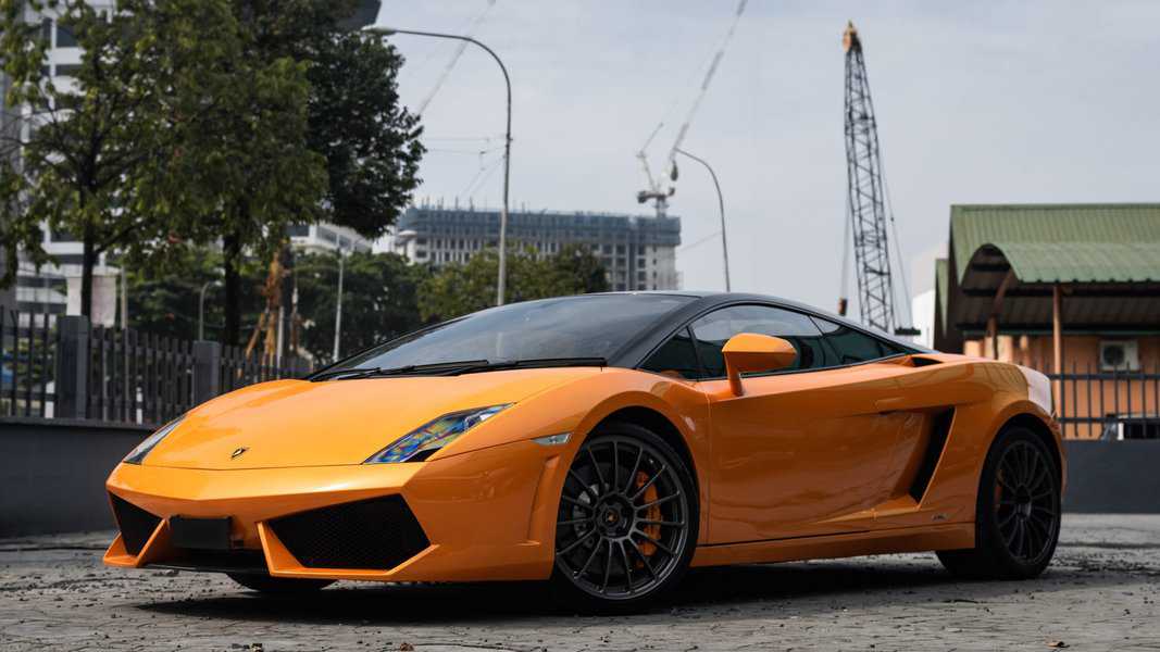 Kuala,Lumpurmalaysia,-,May,31,2022,Bicolour,Orange,Lamborghini,Gallardo