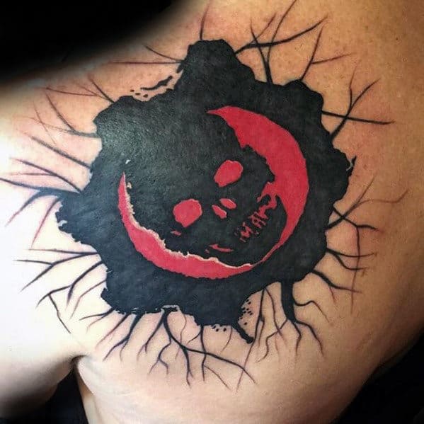 Black And Red Skull Shoulder Back Male Gears Of War Tattoos