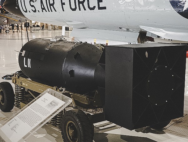 Black Avation Us Military Aircraft Bomb With Moving Carrier