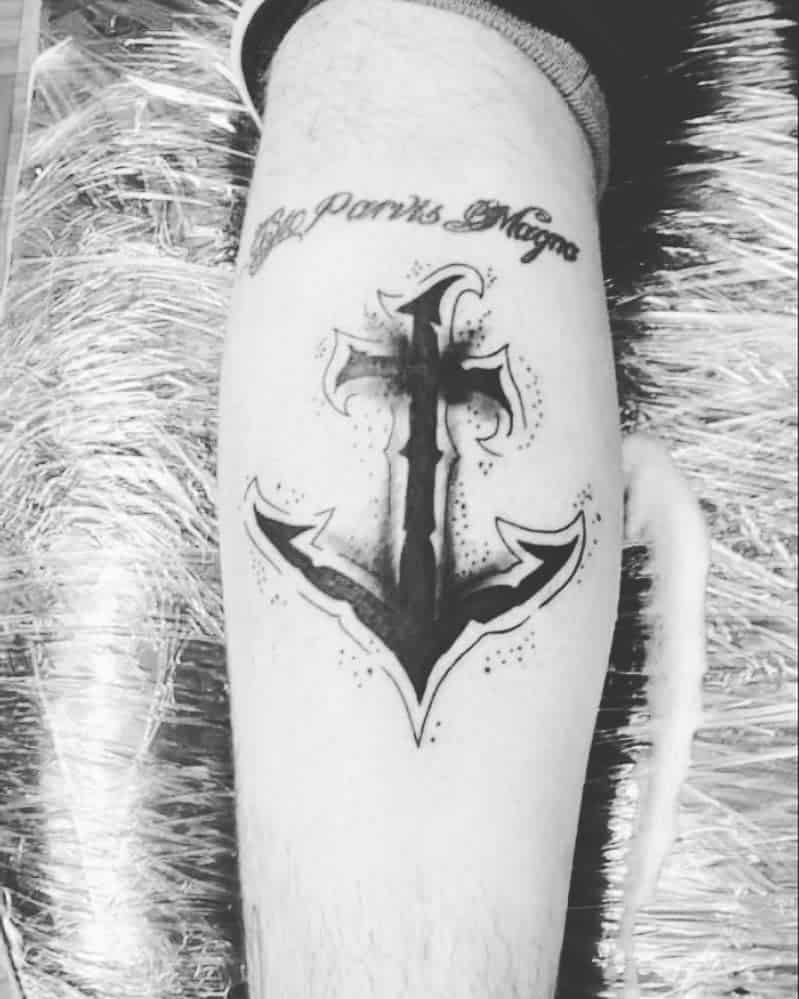 Leg tattoo featuring 'Sic Parvis Magna' in cursive above a bold black anchor design with intricate detailing and shading