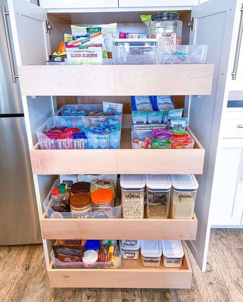 pull-out drawers kitchen pantry