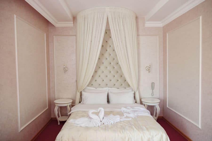 traditional white canopy bed 