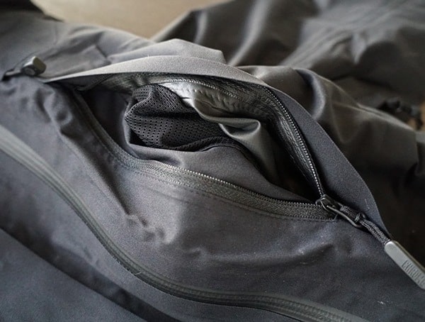 Chrome Industries Storm Seeker Shell Ms Side Pockets