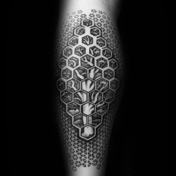Cool Back Of Leg Factal Hexagon Pattern Tattoos For Men
