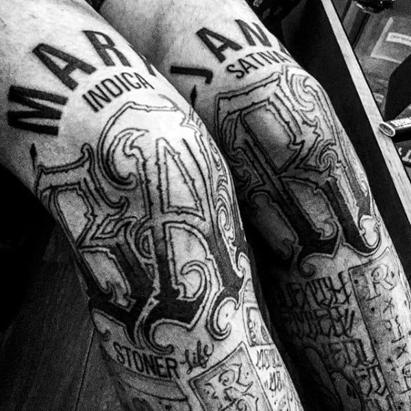 Cool Lettering Knee Tattoos For Males