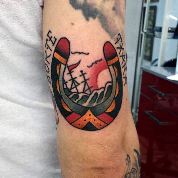Cool Tricep Horseshoe Tattoo With Old School Design For Men