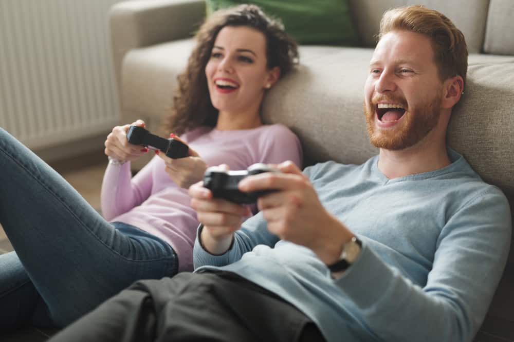 couple-playing-video-games
