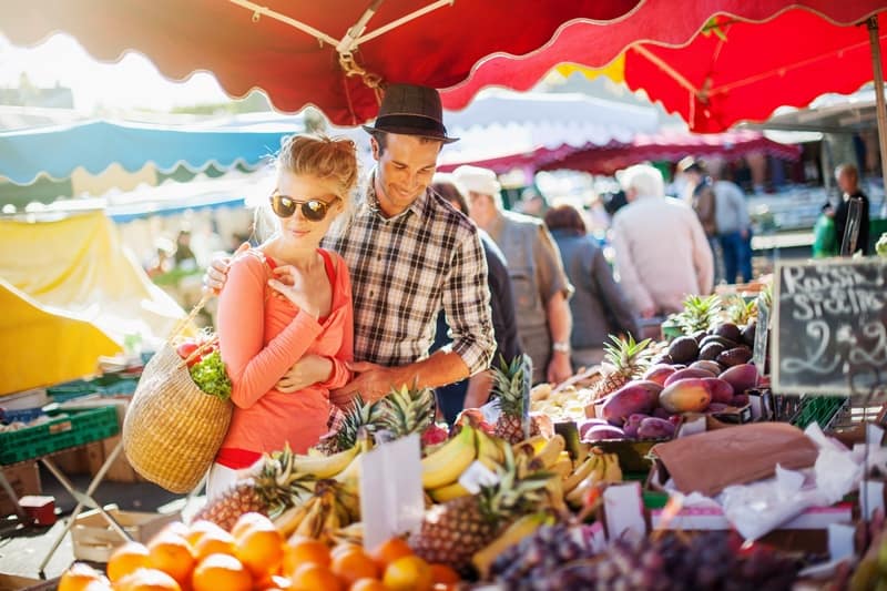 couple visit farmer's market
