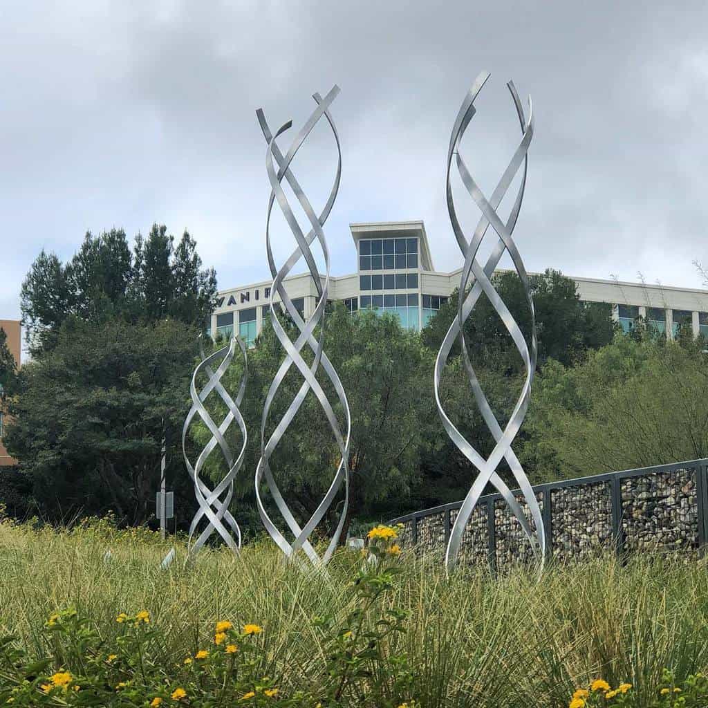 creative metal garden trellis ideas