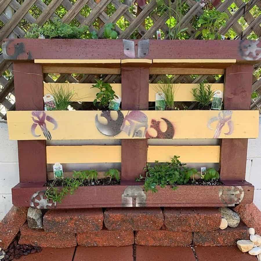creative pallet garden with star wars designs 