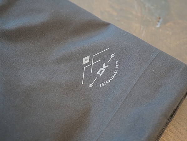 Dakine Sawtooth Gore Tex 3l Jacket Small Logo Detail