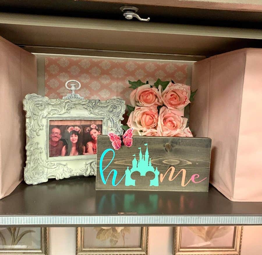 family photo flowers cubicle office decor