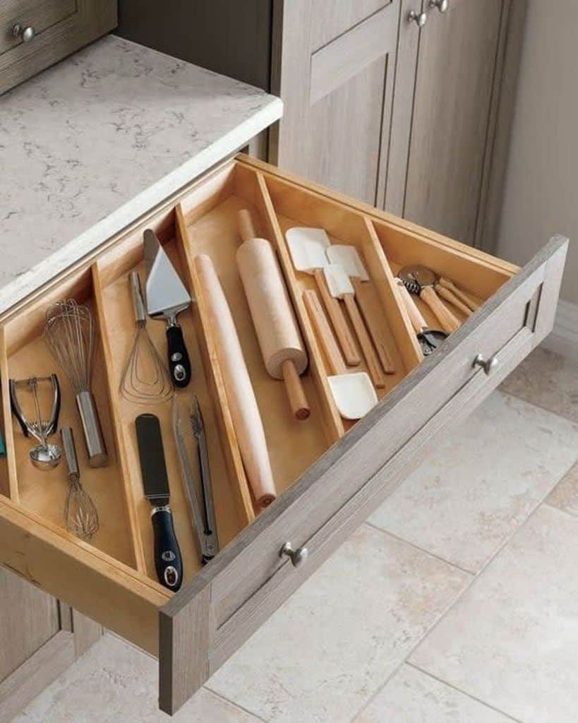 diagonal dividers in utensil kitchen draw
