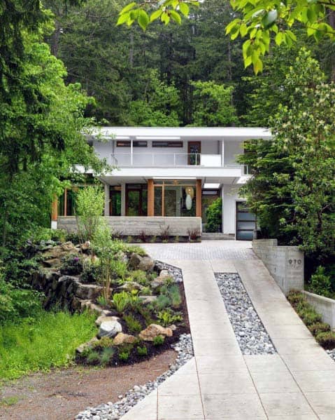 Pebble landscape with pavers