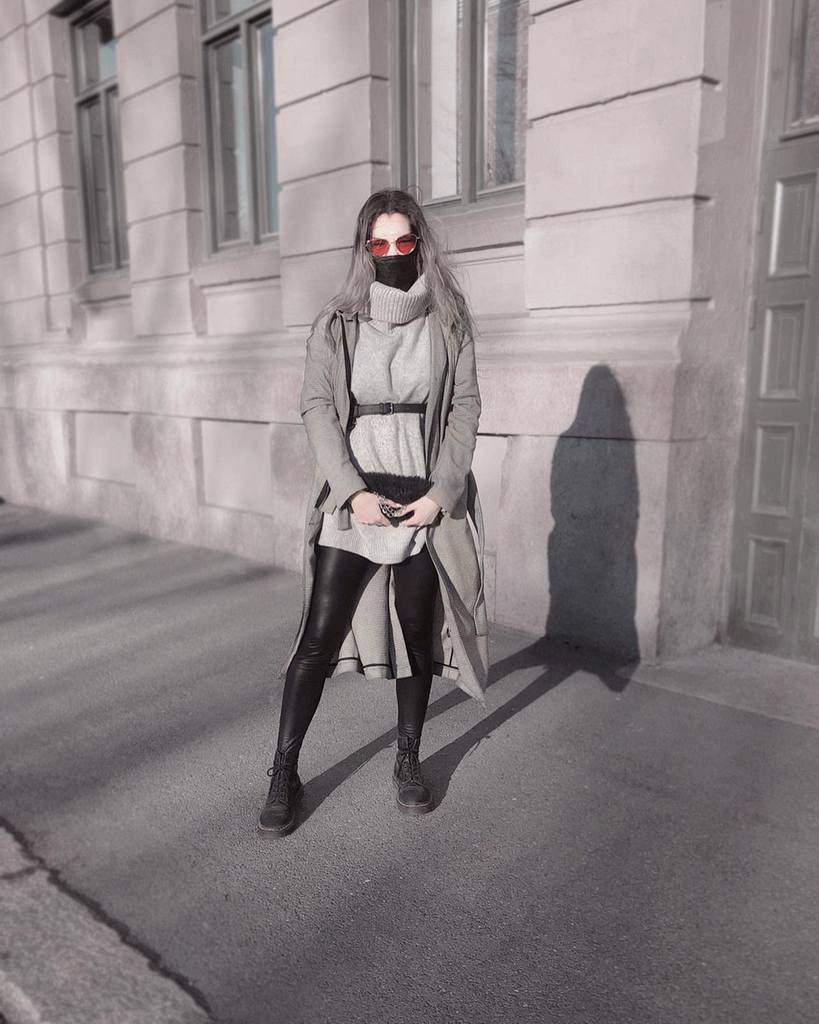 Facemask Gray Coat Oufit