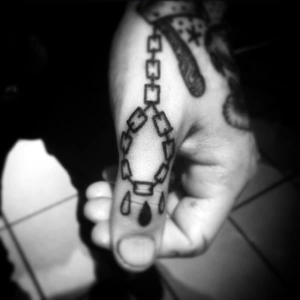 Finger And Knuckle Noose Tattoos For Guys With Old School Design