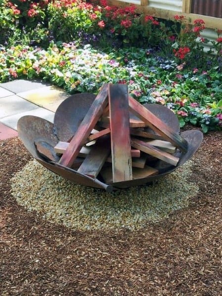 Flower Petal Shaped Steel Fire Pit Design Ideas