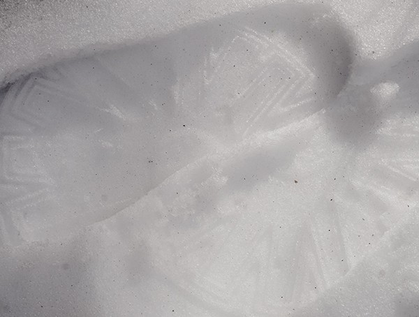 Footprint In Snow Ugg Avalanche Butte Boots For Men With Vibram Arctic Grip Review