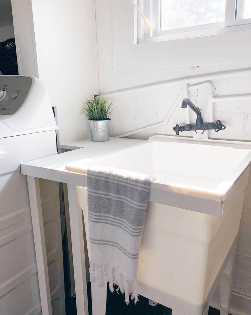 white free standing sink in laundry room