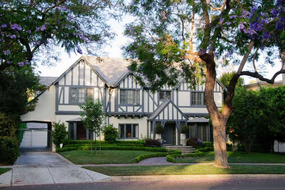 cottage-style home with green front yard