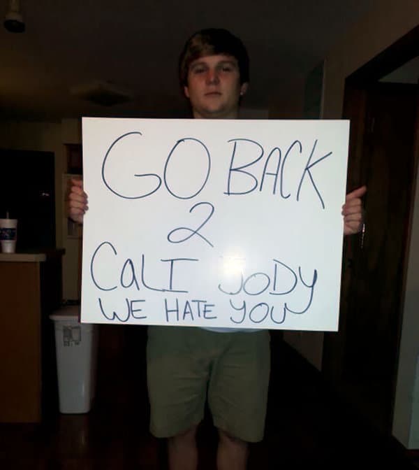 funny-airport-signs-19