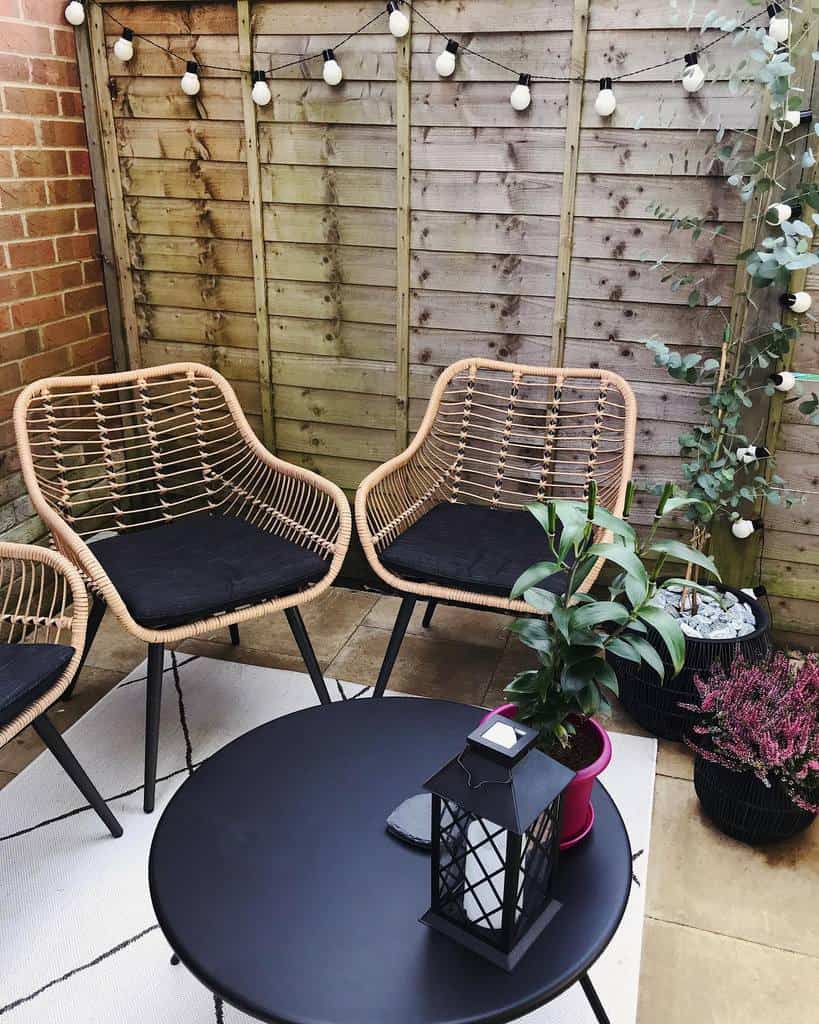 small corner garden patio with cane seats 