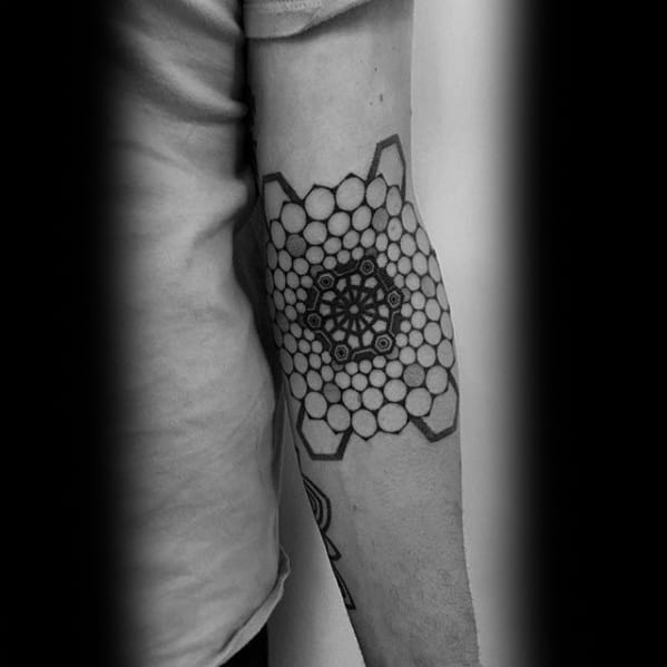 Geometric Pattern Distinctive Male Ditch Tattoo Designs