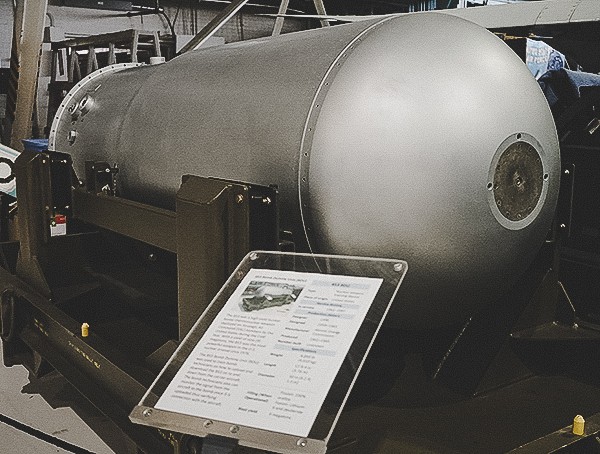 Giant Hydrogen Bomb Us Military Vintage Display Collection