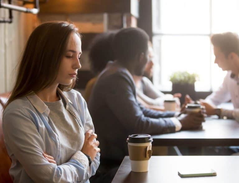 girl feel sad after rejected by her date