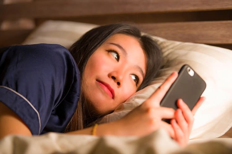 Girl Receiving Message Online Dating