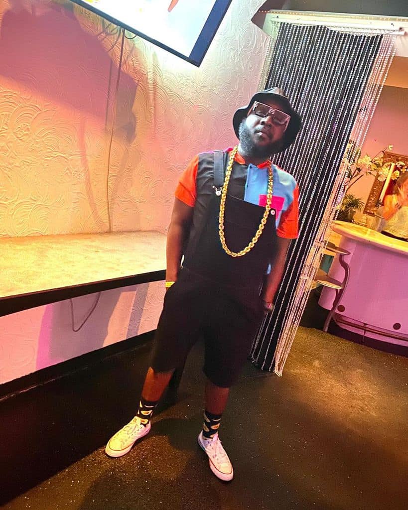 Gold Chain Cool 90s Outfit