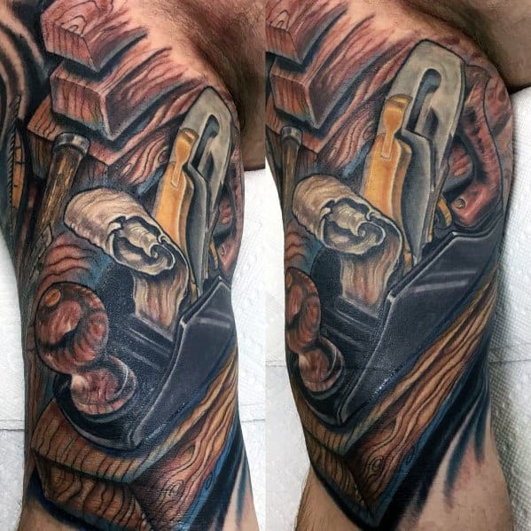 Realistic tattoo of a wood plane shaving a plank, with rich textures and colors, symbolizing craftsmanship, woodworking, and precision.