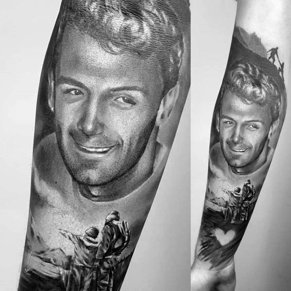 Realistic portrait tattoo with hikers in a mountain landscape, symbolizing adventure, perseverance, and personal inspiration.