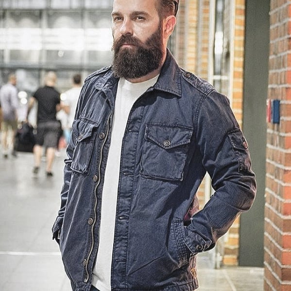 Medium beard lenght with undercut haircut