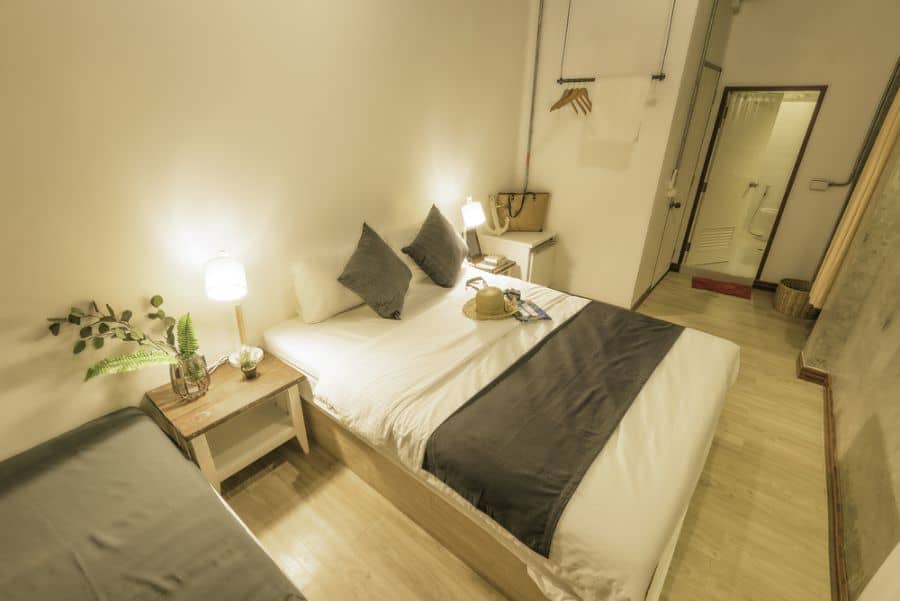 small hotel twin bedroom with ensuite