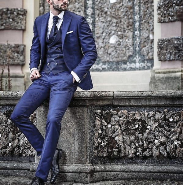 Guy Navy Blue Suit Black Shoes Style