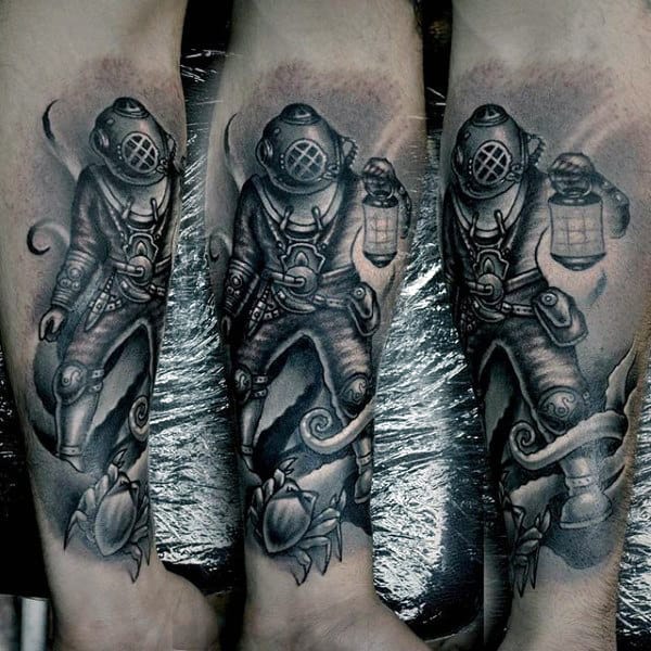 Guys Ocean Diver With Crab Leg Tattoo