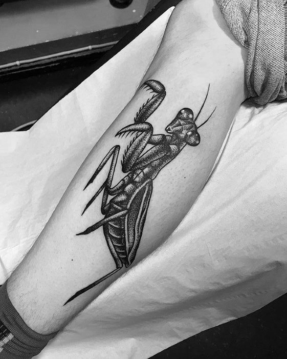 Guys Praying Mantis Tattoos On Leg