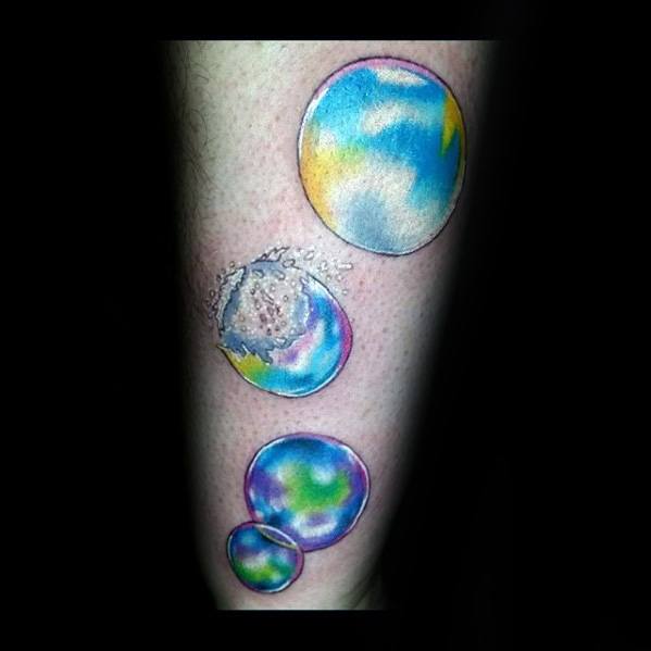 Tattoo of colorful bubbles in various sizes, with a realistic watercolor effect and delicate shading, showing movement and depth with soft reflections.